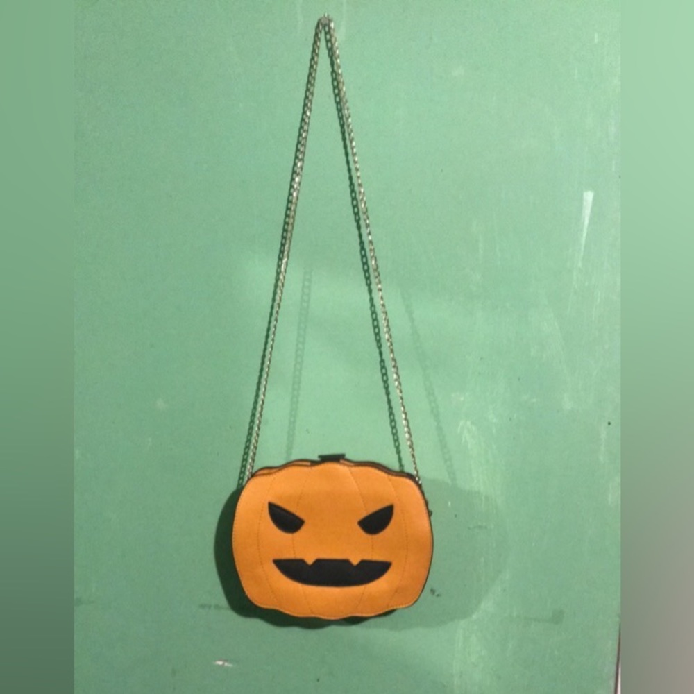 Pumpkin shoulder bag with bat charm